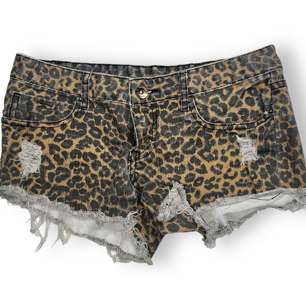 Size 1 Billabong Leopard Print Distressed Cutoff
Shorts